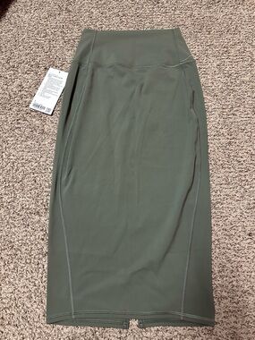 lululemon athletica nulu slim fit HR Skirt size 6 NWOT